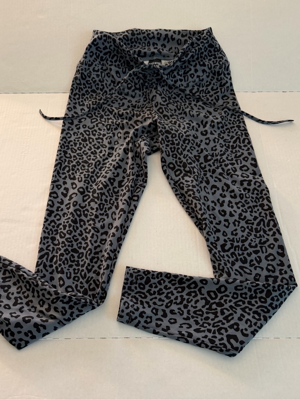PINK ACTIVE wms animal print leggings/pants Medium.28 in inseam. So cute!!